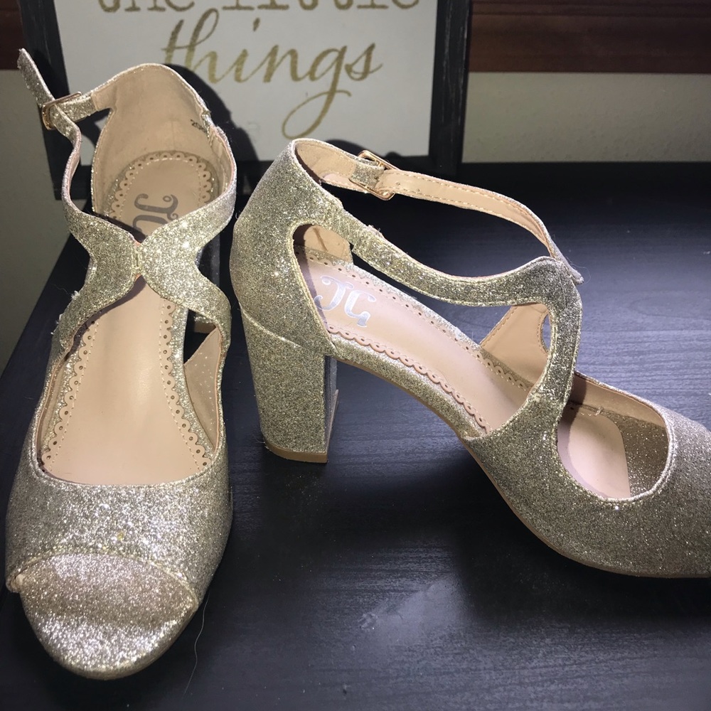 Short fun sandals